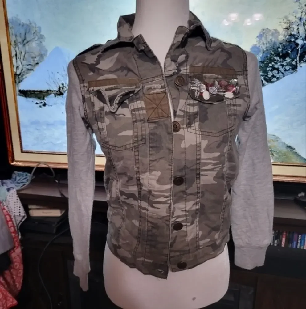 Dolled Up girls size medium‎ camo hoodie sweatshirt jacket